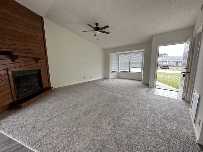 Foto del edificio - 601 Kings Way - Pending Application