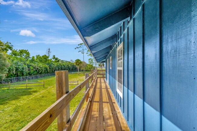 Foto del edificio - 18301 Murray Ln