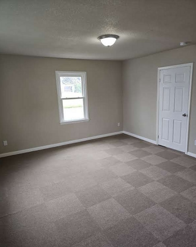 Building Photo - 3 Bedroom 1 Bath Home