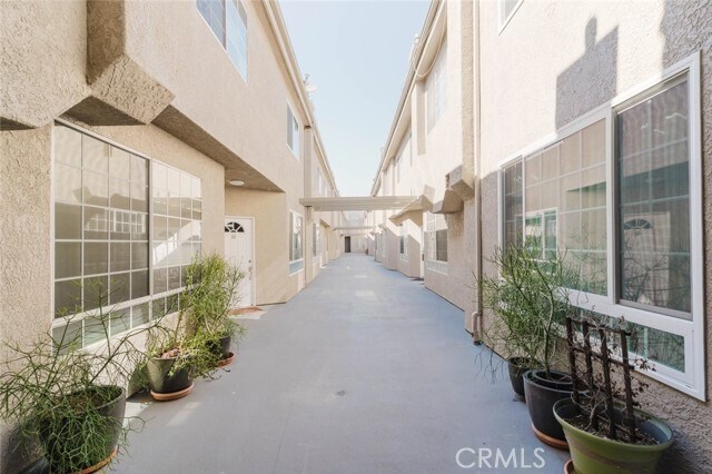 Foto del edificio - 18347 Saticoy St
