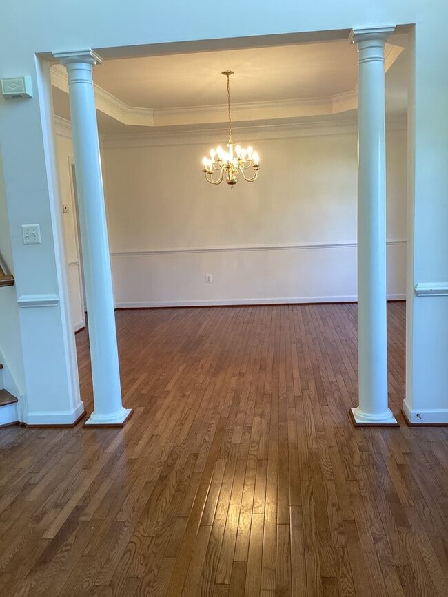 Building Photo - House in Country Club Estates
