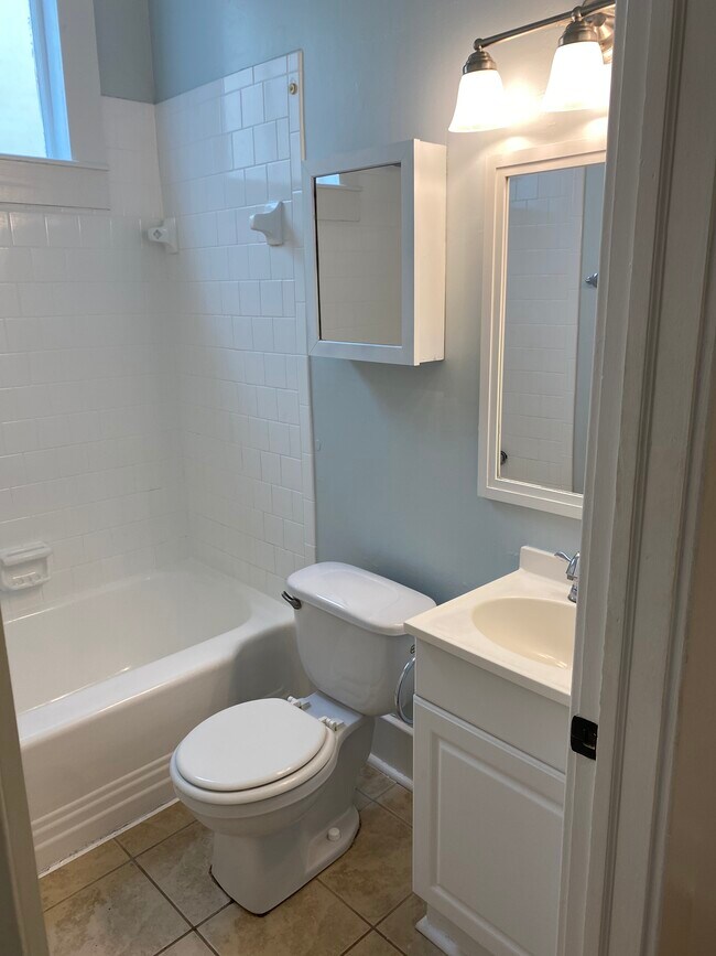Foto del edificio - 423 E Duffy St
