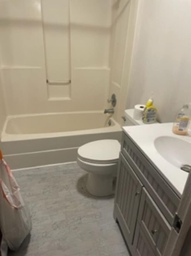 Foto del edificio - LARGE 4 BEDROOM 3 BATH HOME AVAILABLE NOW