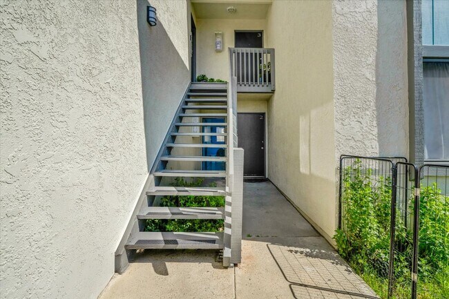 Building Photo - 771 Newport Ave