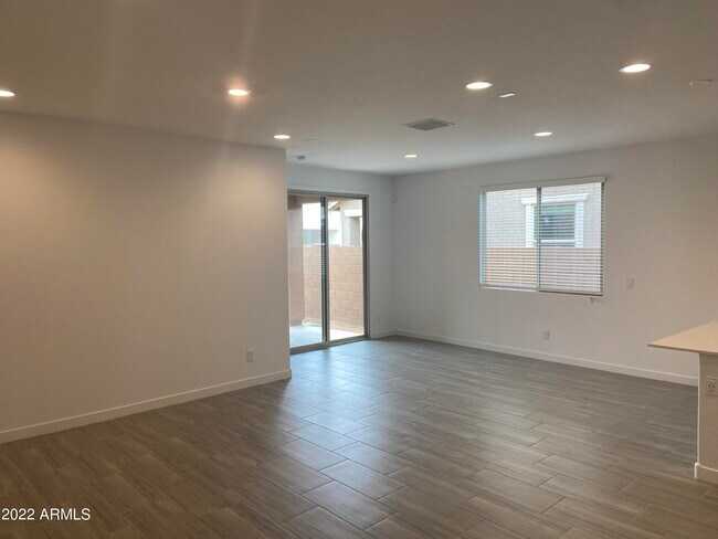 Building Photo - 8913 W Palo Verde Dr