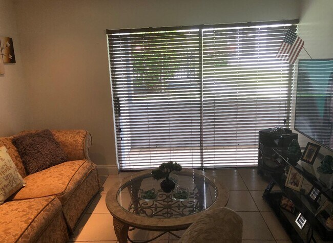 Foto del edificio - 9231 SW 87th Ave