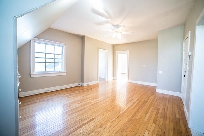 Foto del edificio - 438 Wolcott Ave