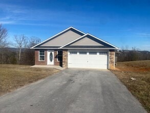 Building Photo - 676 Privet Dr