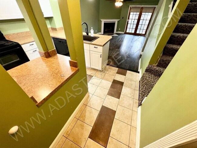 Building Photo - Lenexa Duplex, Excellent Location-AVAILABL...