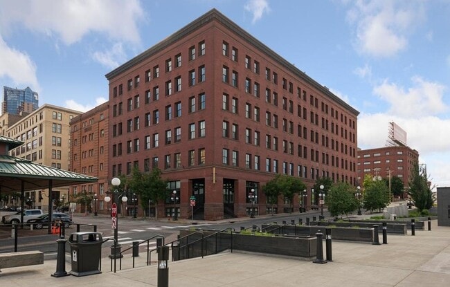 Building Photo - 289 5th St