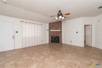 Building Photo - 5104 Glenoak Dr