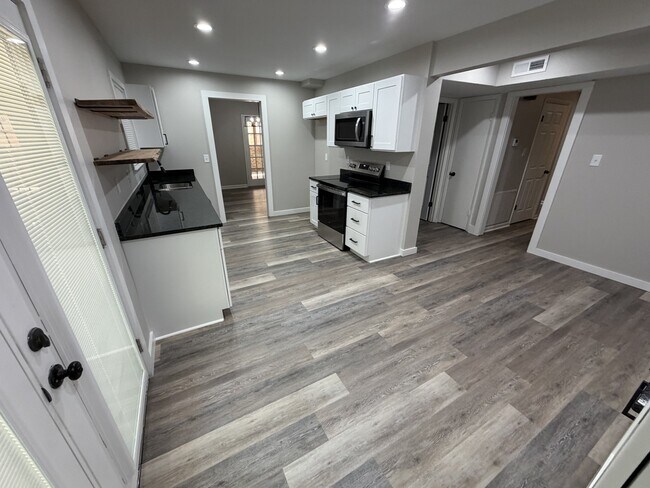 Foto del edificio - 657 Thomas Ave