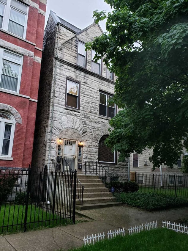 Foto principal - 4823 S Langley Ave