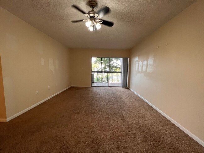 Building Photo - Excellent unit in BelaSera Condo