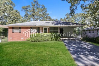 Building Photo - 805 W 58th St