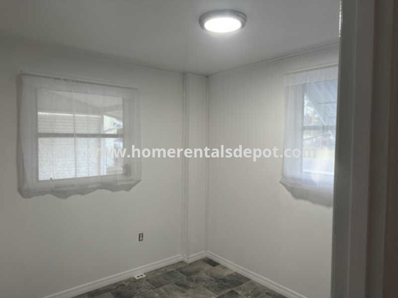 Foto principal - 2 Bedroom, 1 Bathroom Home, with an Office