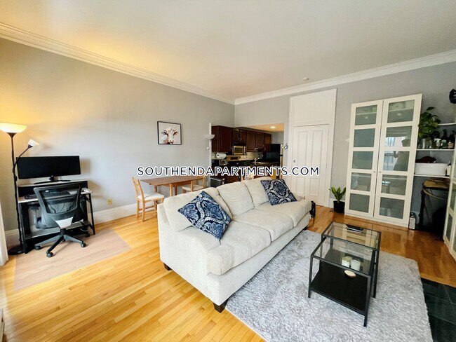 Building Photo - 528 Tremont St