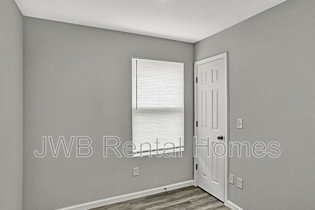 Building Photo - 516 Odessa St