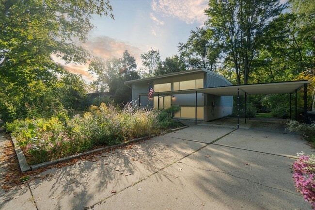 Building Photo - 1807 Fair St