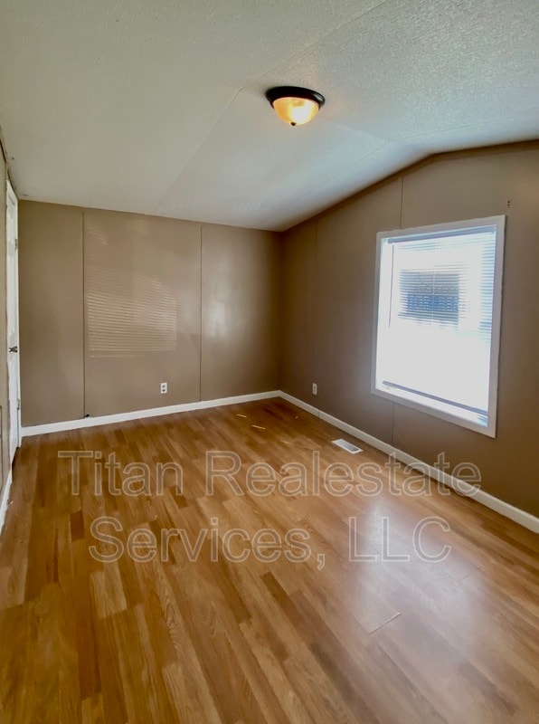 Building Photo - 1050 Osage Trail