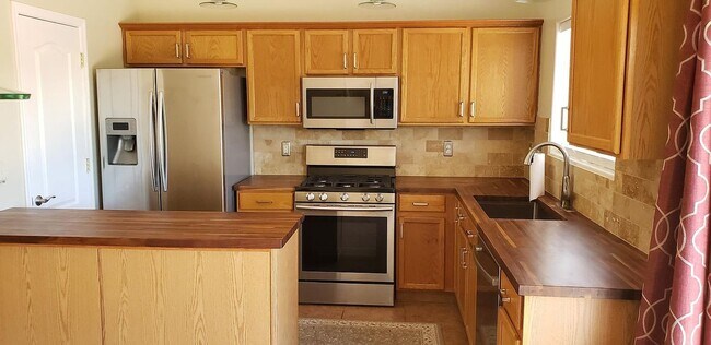 Building Photo - 5400 N Mesquite Bosque Way