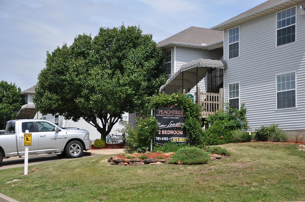 Primary Photo - Peachtree Apartments