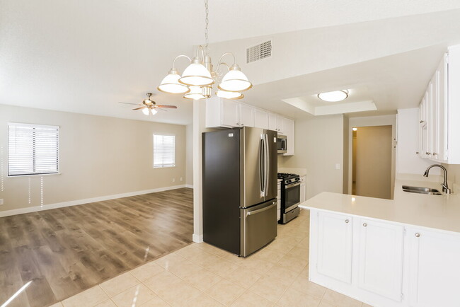 Building Photo - 3959 Grapefruit Cir