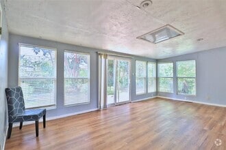 Building Photo - 3210 Cloverdale St