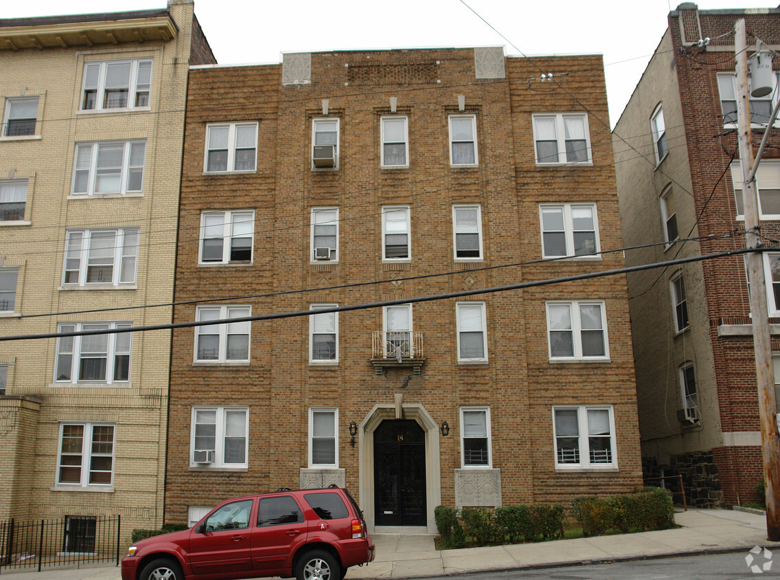 Primary Photo - 14 Bayley Ave