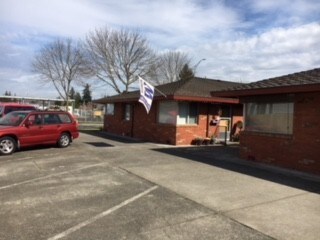 Parking area - 247 Garden Ave N