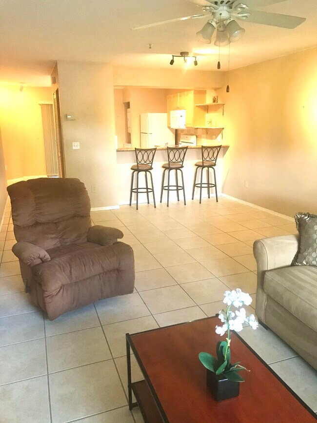 Living Room Kitchen/Bar Stools - 113 Reserve Cir