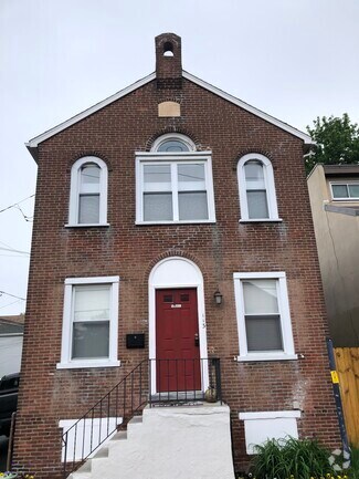 Building Photo - 113 S Adams St