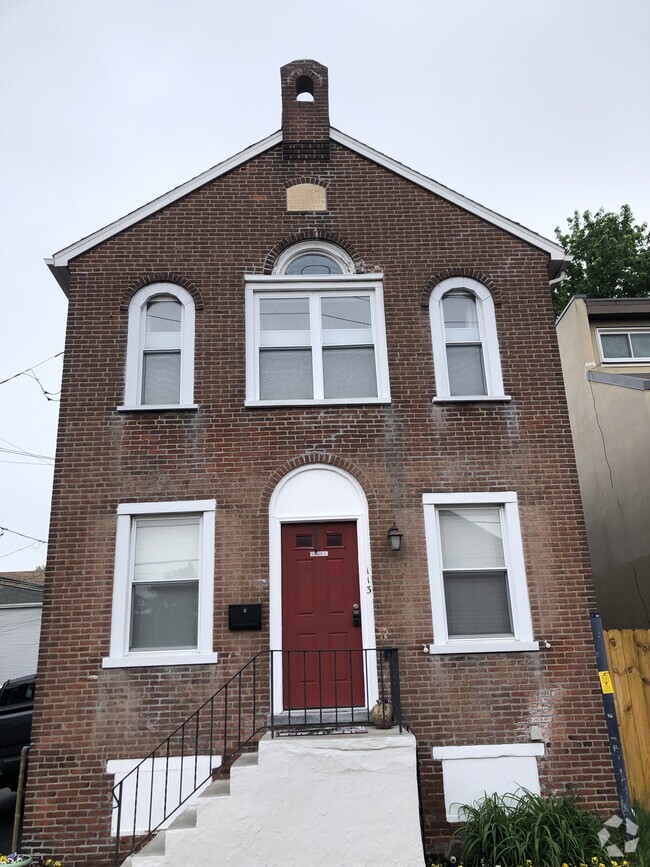 Building Photo - 113 S Adams St