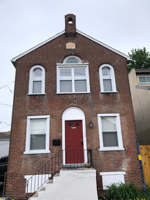 Historic single family home - 113 S Adams St