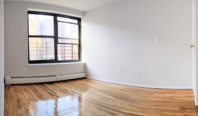 Building Photo - 142 St Pauls Pl