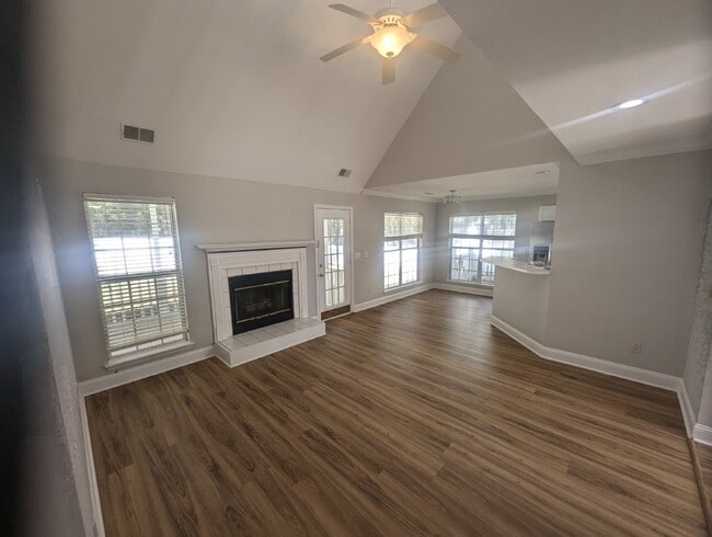 Building Photo - Charming 4 BD Mt. Pleasant Home in Desirab...