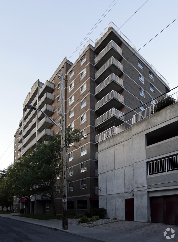 Building Photo - Burnside Terrace