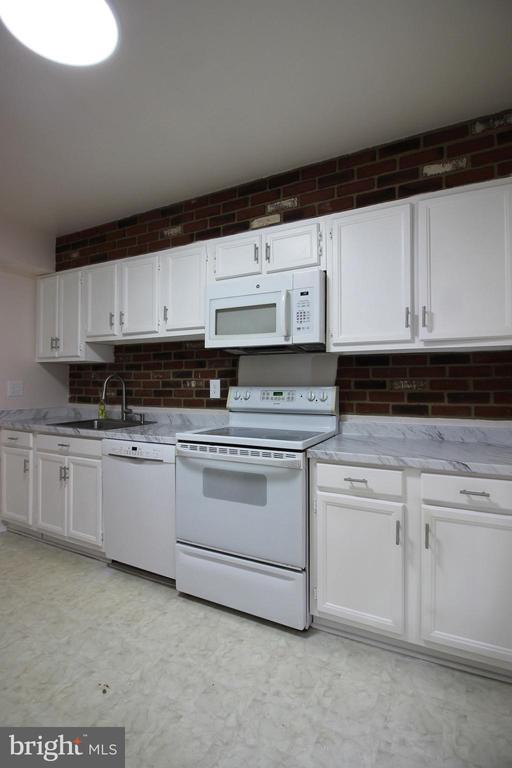 Foto del edificio - 7765 Brandeis Way