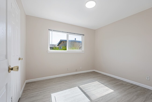 Building Photo - 1180 Saranap Ave