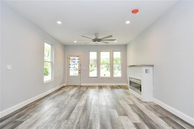 Building Photo - 304 N Walcott St