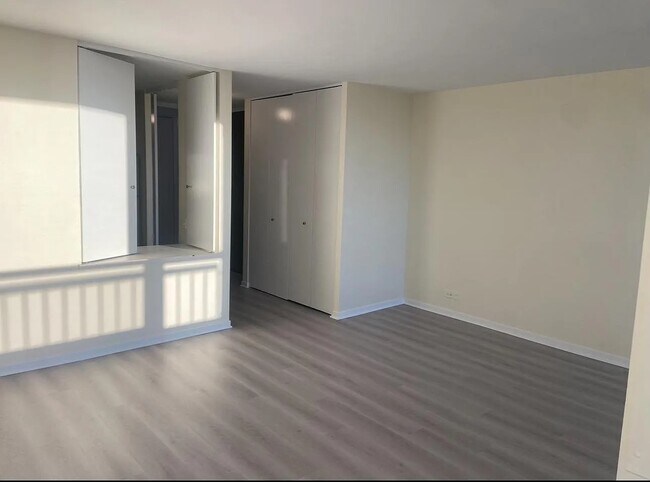 Foto del edificio - 1030 N State St