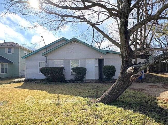 Building Photo - 905 E Crockett St