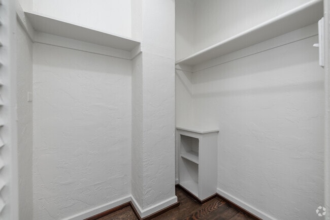 Studio - 500SF - Closet - Wendover Apartments