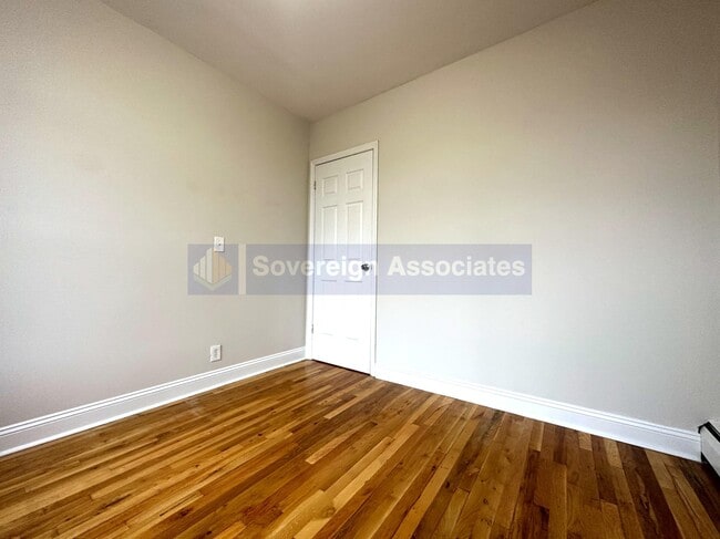 Building Photo - 386 Manhattan Ave