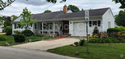 Building Photo - 450 E North St