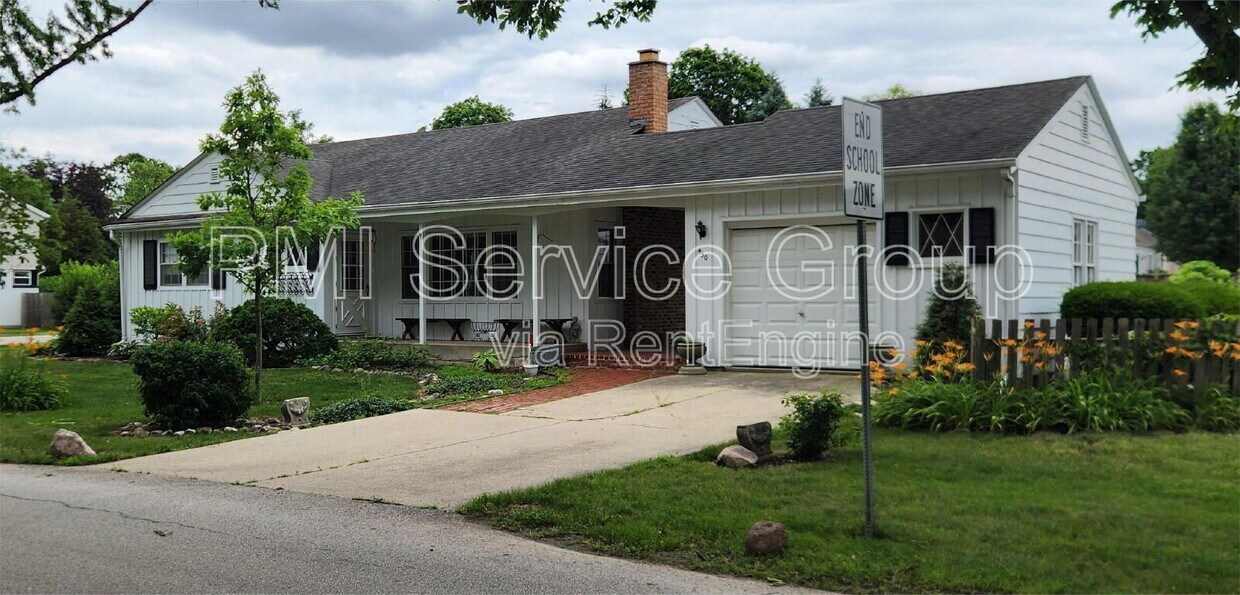 Foto principal - 450 E North St