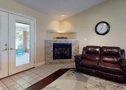 Foto del edificio - 8430 Cove Ave