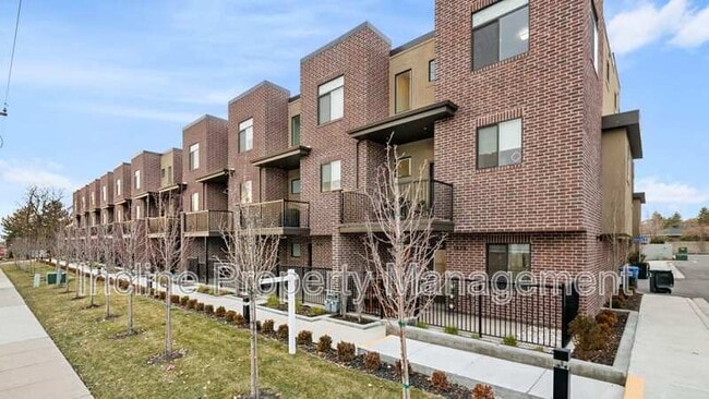 Building Photo - 1428 E Komenda Way