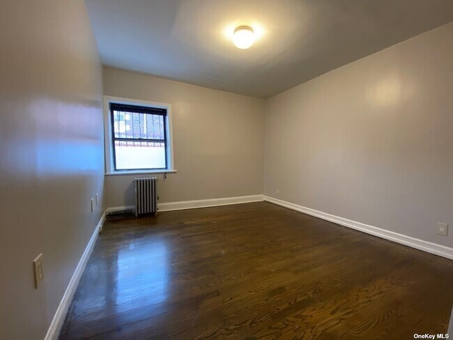 Building Photo - 61-20 Laurel Hill Blvd