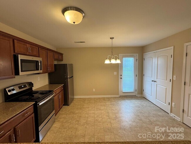 Foto del edificio - 4183 Broadstairs Dr SW